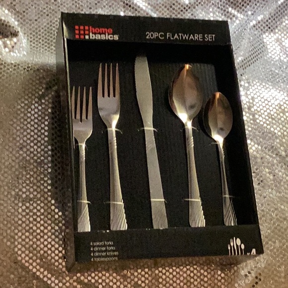 🌴NIB Brand New 20 PC Flatware Set Service for 4 Kitchen Must Have 🌴 - Picture 4 of 5